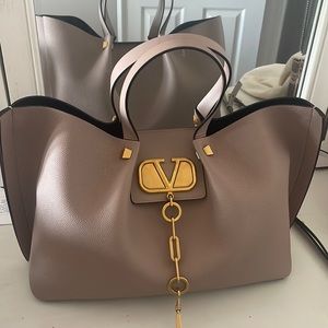 Valentino Garavani Pink Pebbled Leather VLogo Escape Medium Tote Bag New